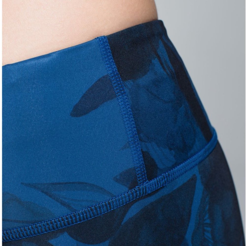 Lululemon Wunder Under Crop II *Full-On Luxtreme Jumbo Inky Floral 4 - Picture 5 of 16